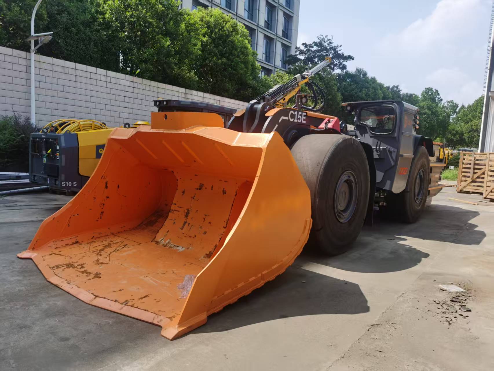 GIA C15E Electric LHD