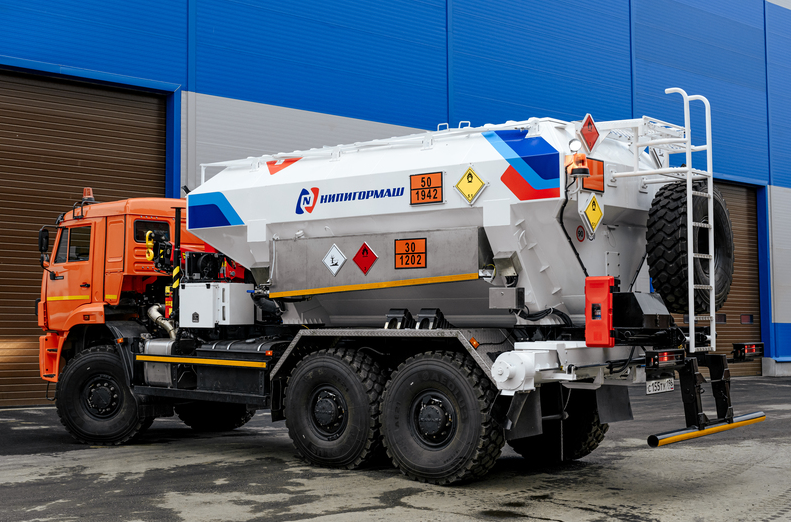 MZ-3B - NPGM MZ-3B - NPGM Explosive Mixing Charging Truck