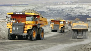 many Sany SRT95C mining dump trucks are working in line