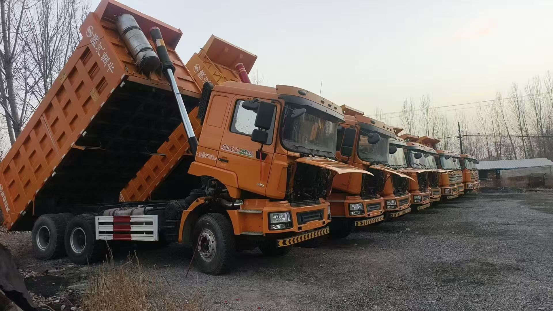 SHACMAN F3000 - SHACMAN Wide-body dump truck